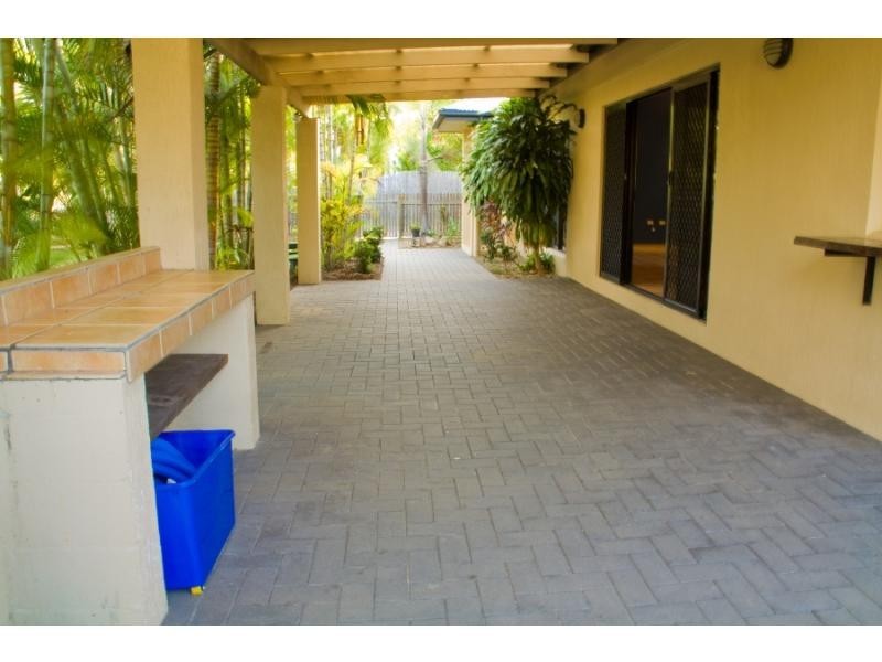 5 Luke Court, Bushland Beach QLD 4818