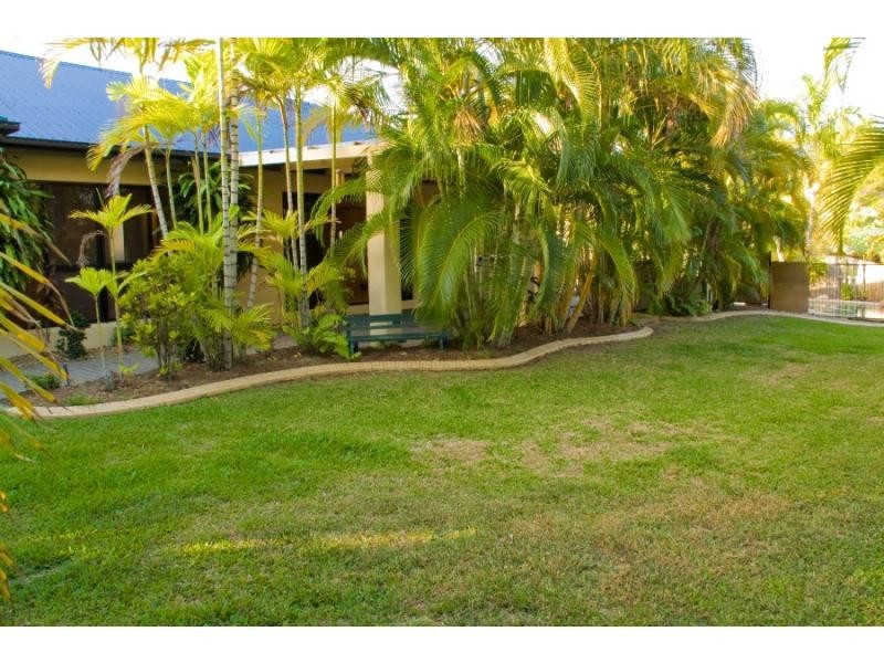 5 Luke Court, Bushland Beach QLD 4818