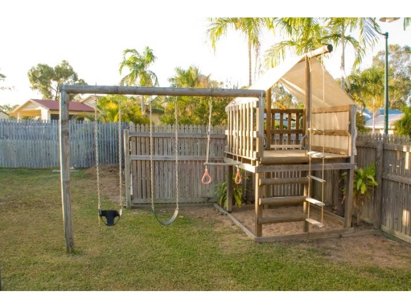 5 Luke Court, Bushland Beach QLD 4818