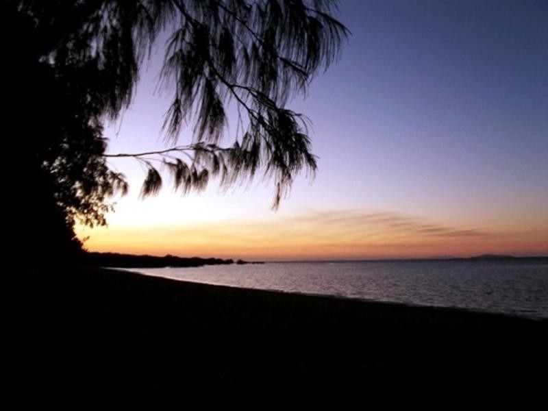 Bushland Beach QLD 4818