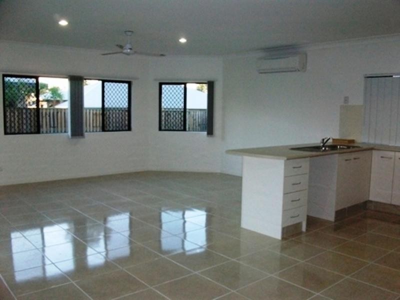 Bushland Beach QLD 4818