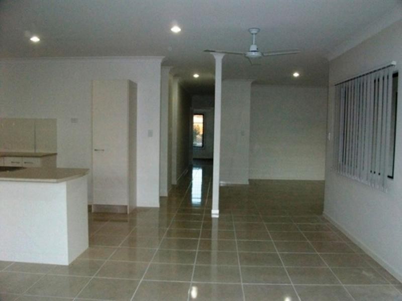 Bushland Beach QLD 4818