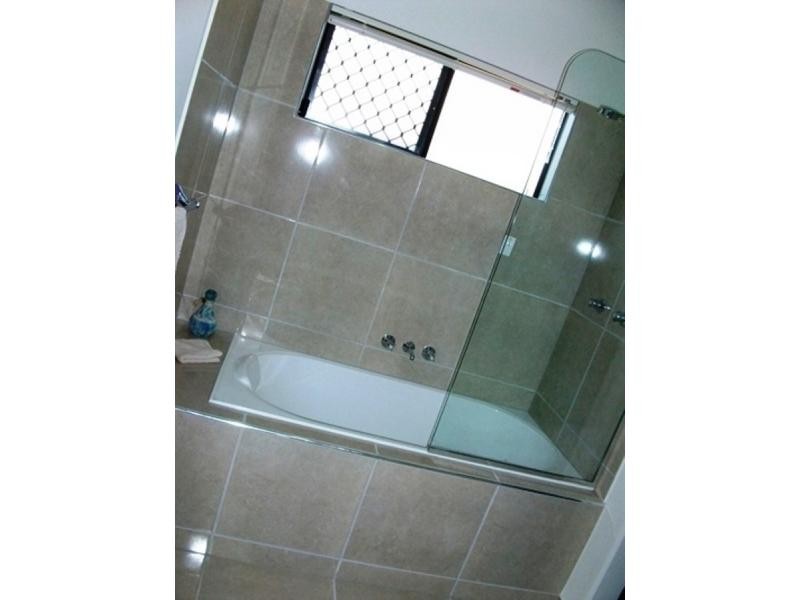 Bushland Beach QLD 4818