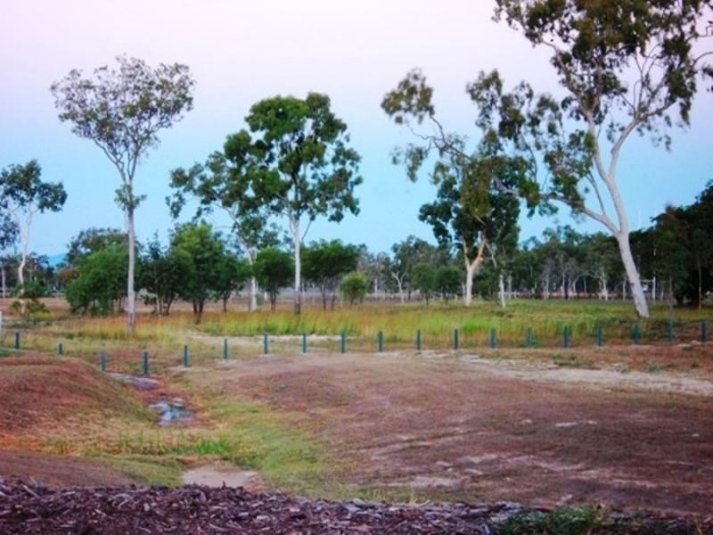 Bushland Beach QLD 4818