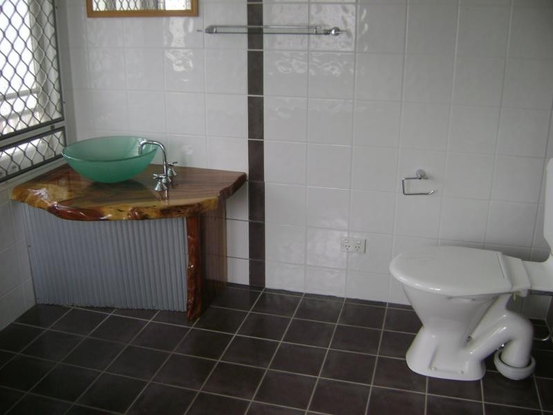 43 Henry Street, West End QLD 4810