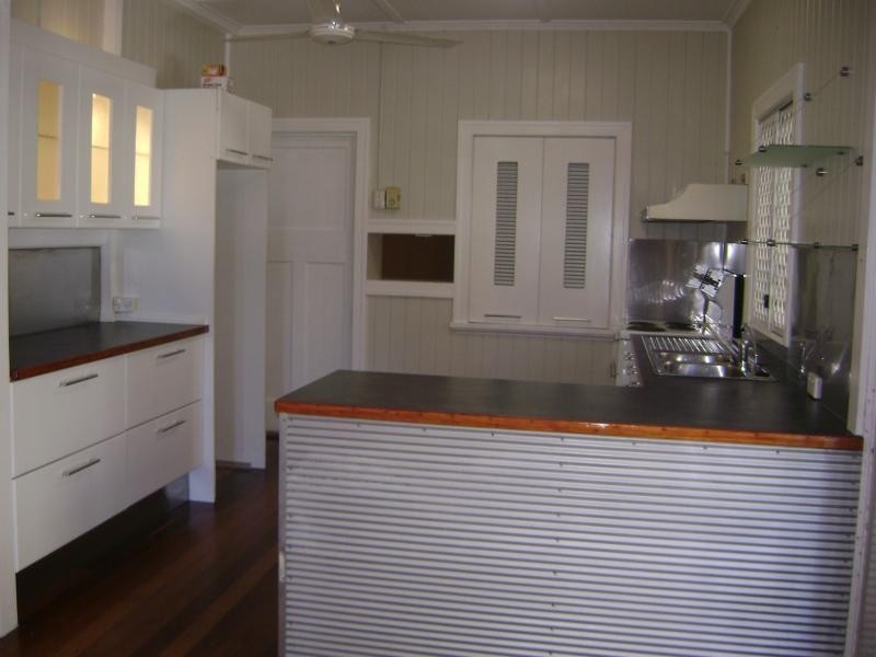 43 Henry Street, West End QLD 4810