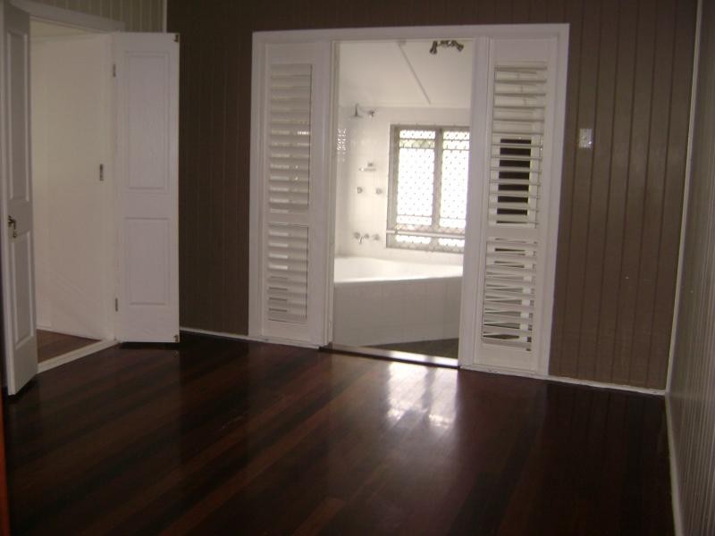 43 Henry Street, West End QLD 4810