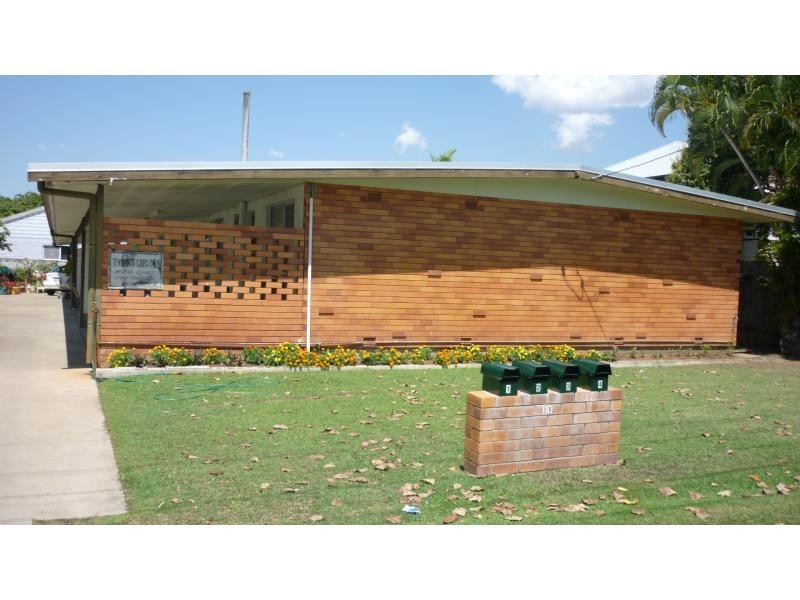 2/110 Queens Road, Hermit Park QLD 4812