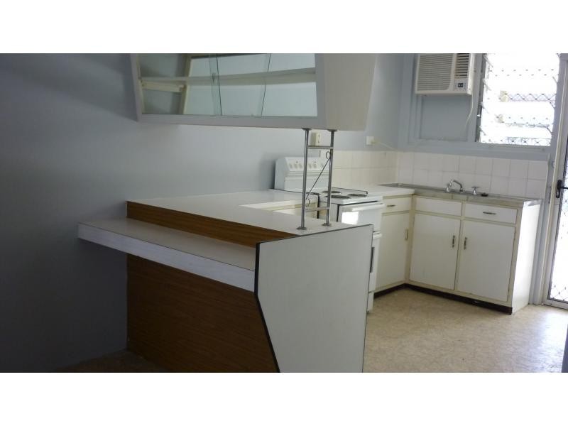 2/110 Queens Road, Hermit Park QLD 4812