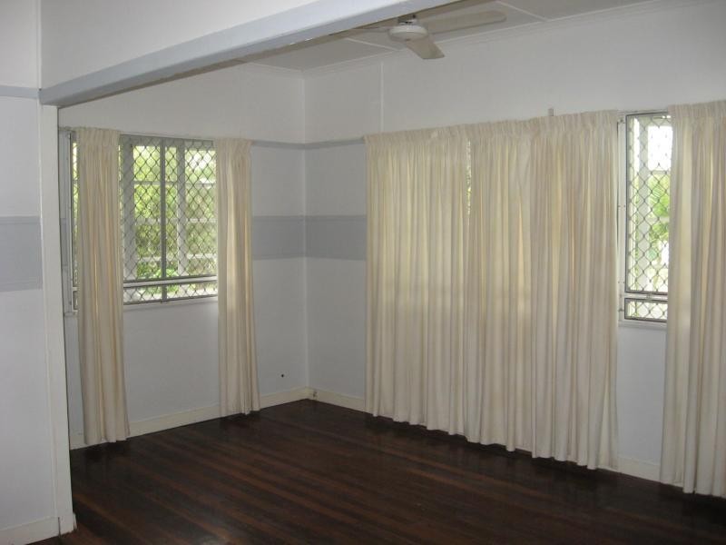 34 Downs Street, Gulliver QLD 4812