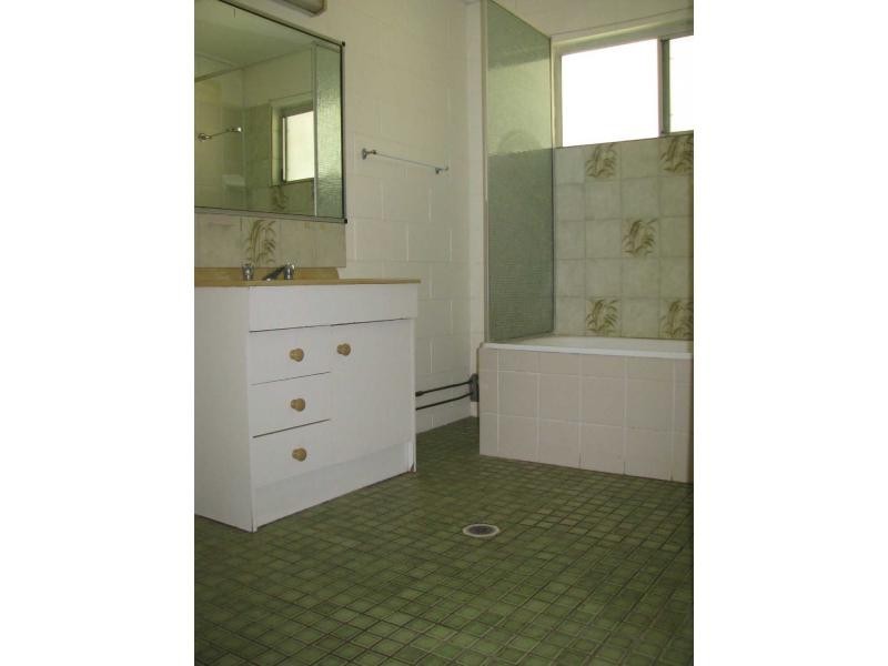 27 Tam O’Shanter Drive, Kirwan QLD 4817