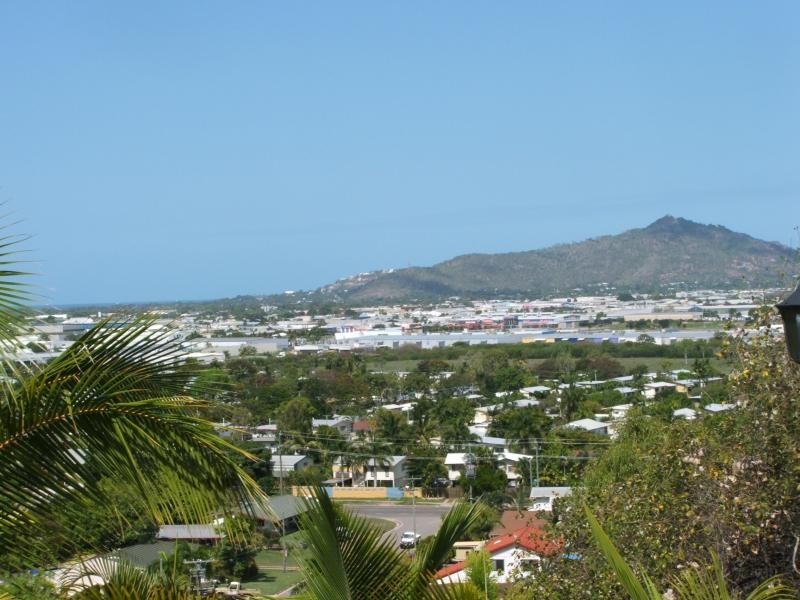 18 High Vista Drive, Mount Louisa QLD 4814