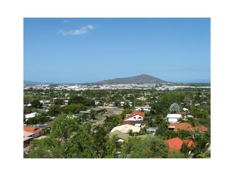 18 High Vista Drive, Mount Louisa QLD 4814