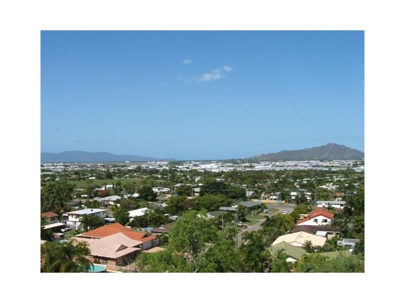 18 High Vista Drive, Mount Louisa QLD 4814