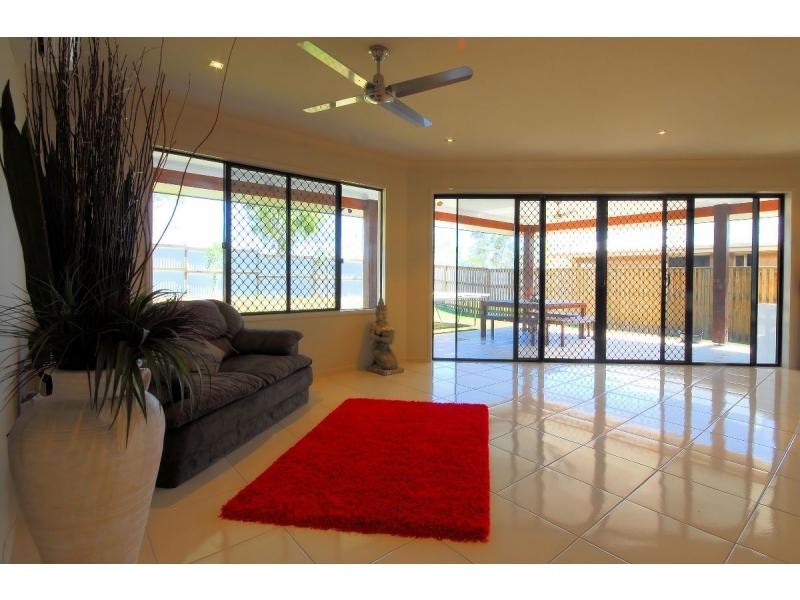 1 Dugong Circuit, Bushland Beach QLD 4818