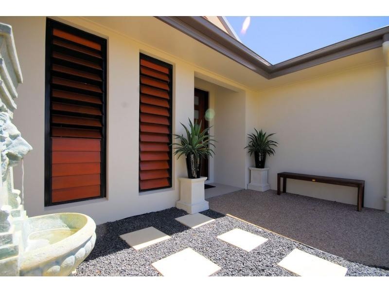 1 Dugong Circuit, Bushland Beach QLD 4818