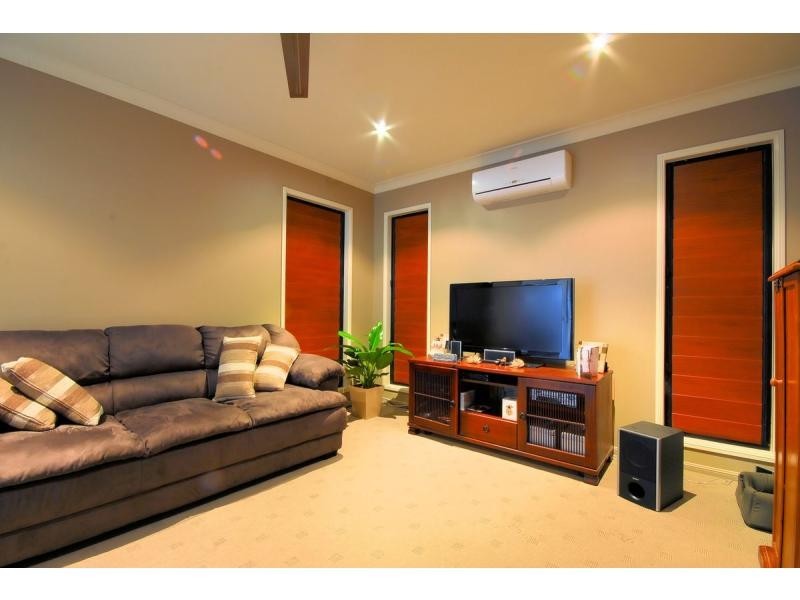 1 Dugong Circuit, Bushland Beach QLD 4818