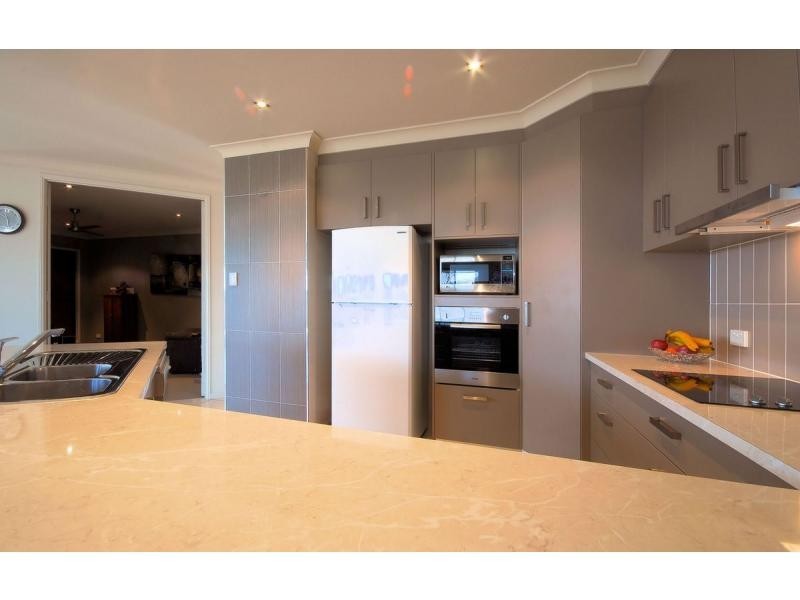 1 Dugong Circuit, Bushland Beach QLD 4818