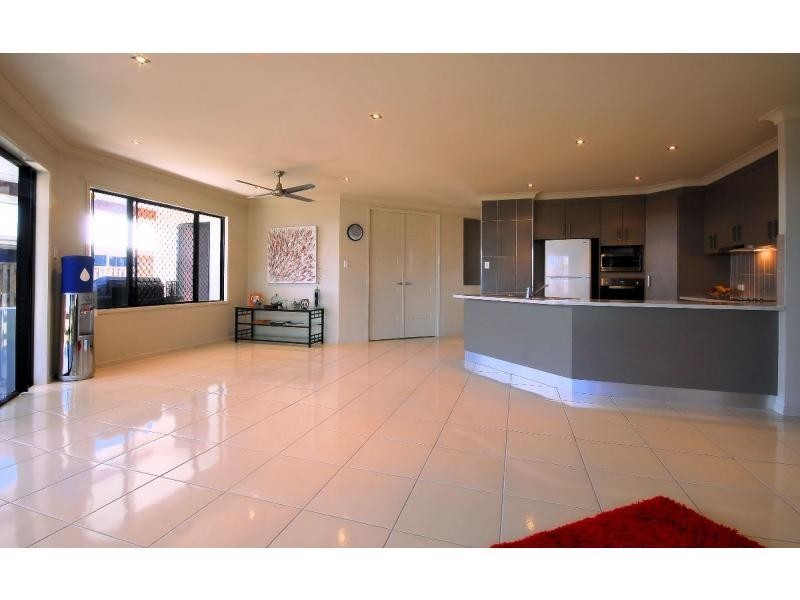 1 Dugong Circuit, Bushland Beach QLD 4818