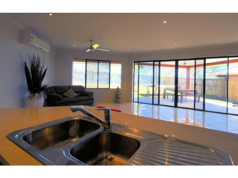 1 Dugong Circuit, Bushland Beach QLD 4818