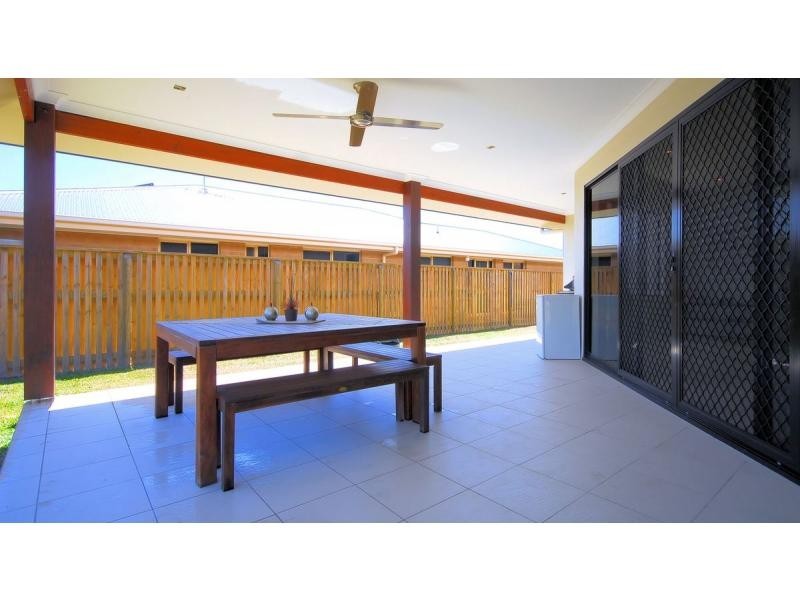 1 Dugong Circuit, Bushland Beach QLD 4818