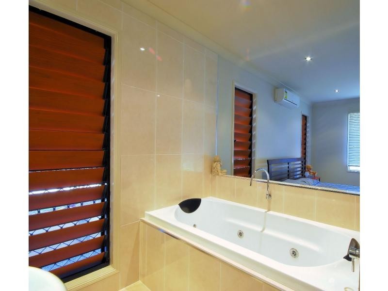 1 Dugong Circuit, Bushland Beach QLD 4818