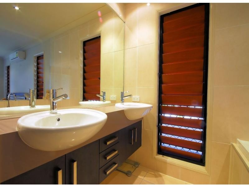 1 Dugong Circuit, Bushland Beach QLD 4818