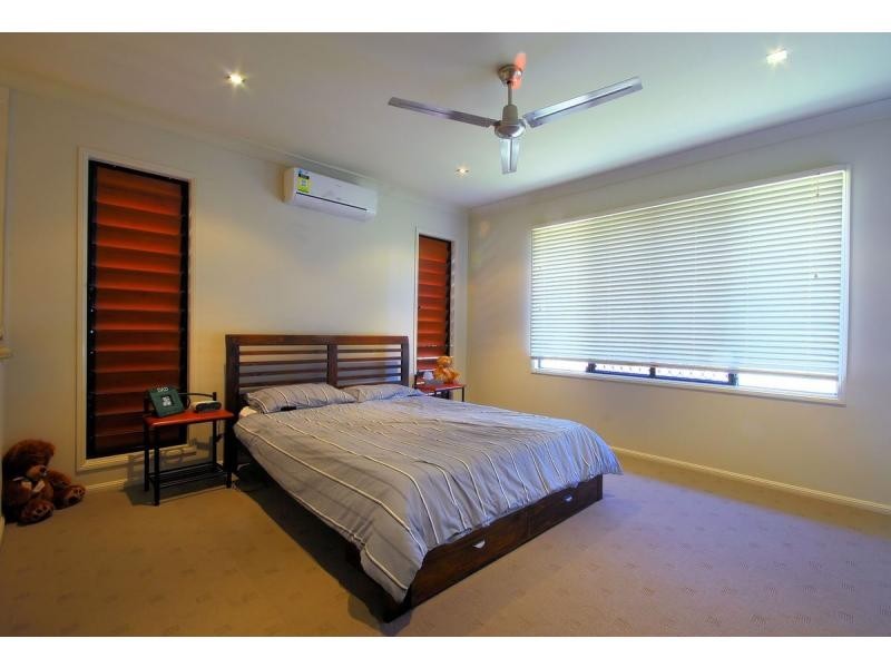 1 Dugong Circuit, Bushland Beach QLD 4818