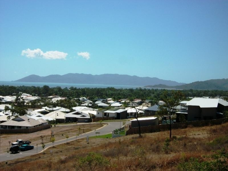 14 Cashell Drive, Bushland Beach QLD 4818