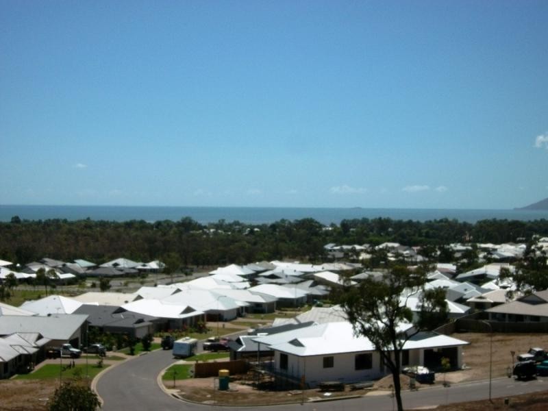 14 Cashell Drive, Bushland Beach QLD 4818