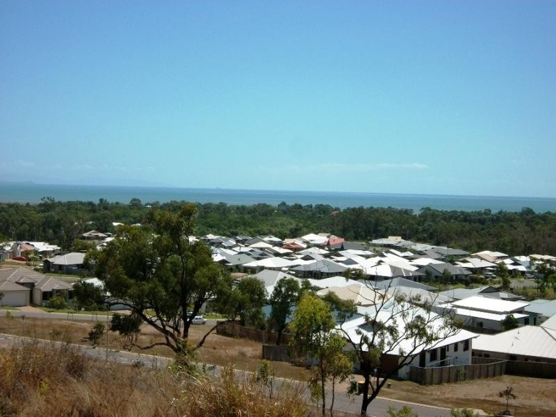 14 Cashell Drive, Bushland Beach QLD 4818