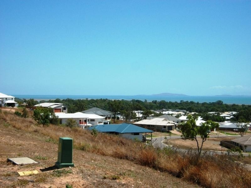 14 Cashell Drive, Bushland Beach QLD 4818