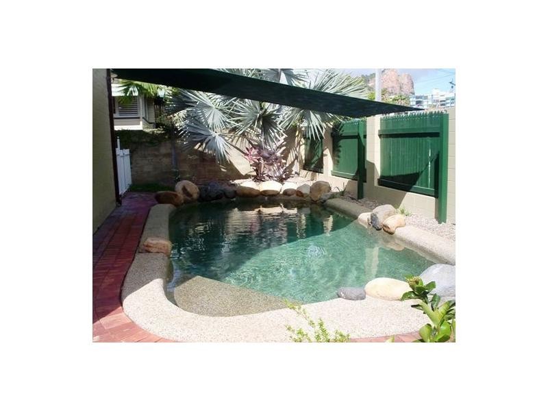 6/7-13 McIlwraith Street, South Townsville QLD 4810