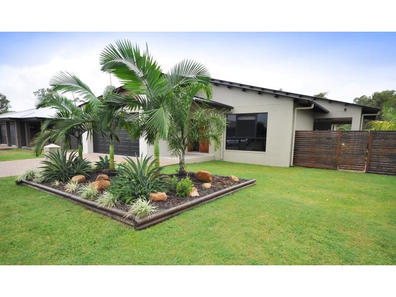 19 Daintree Drive, Bushland Beach QLD 4818