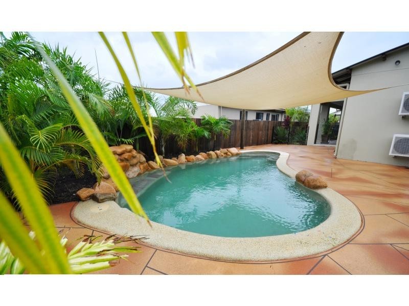 19 Daintree Drive, Bushland Beach QLD 4818