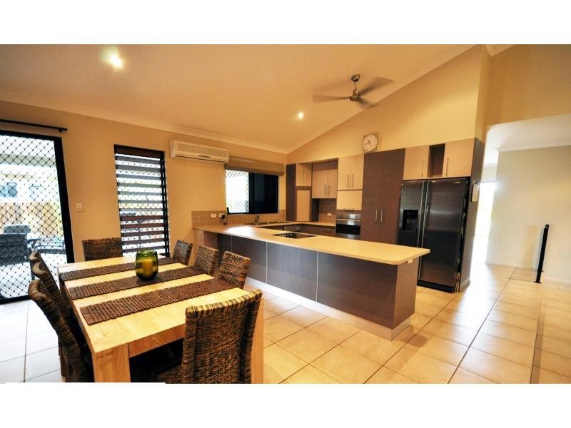 19 Daintree Drive, Bushland Beach QLD 4818