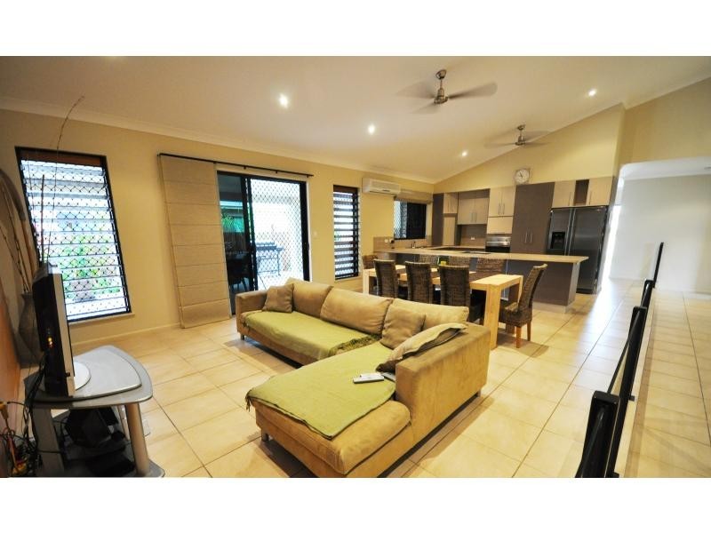19 Daintree Drive, Bushland Beach QLD 4818