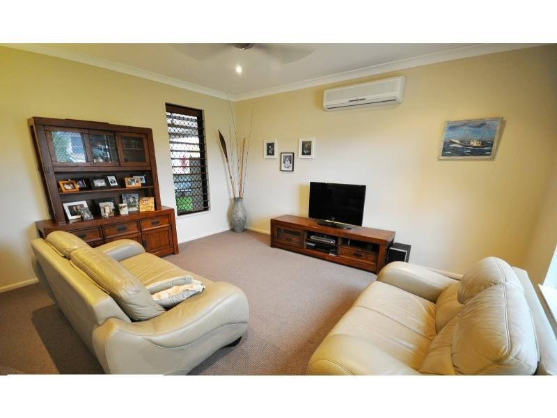 19 Daintree Drive, Bushland Beach QLD 4818