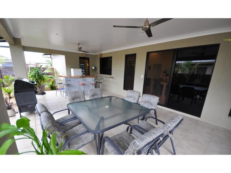 19 Daintree Drive, Bushland Beach QLD 4818