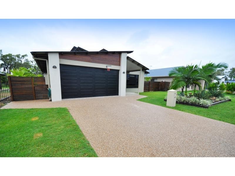 19 Daintree Drive, Bushland Beach QLD 4818