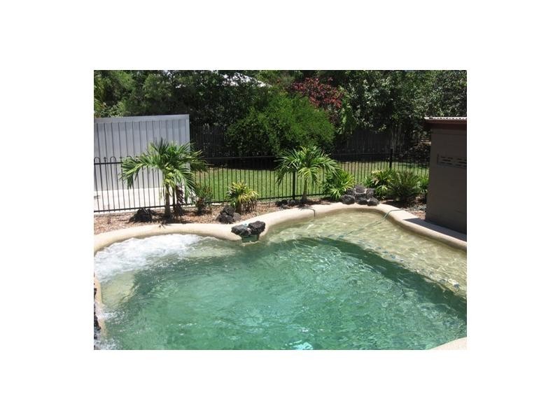 48 Albany Street, Hyde Park QLD 4812