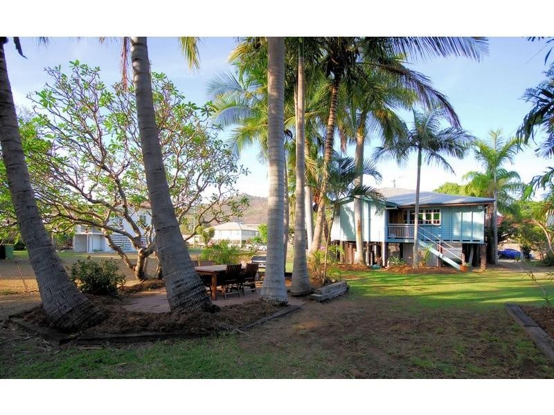 16 Clarendon Street, Hyde Park QLD 4812