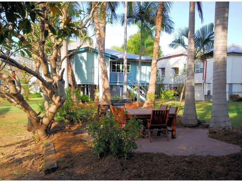 16 Clarendon Street, Hyde Park QLD 4812