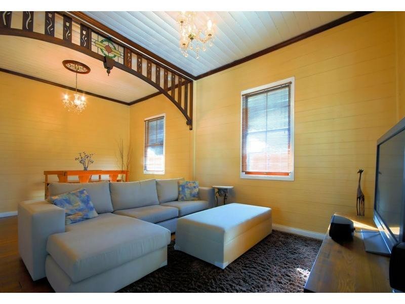 16 Clarendon Street, Hyde Park QLD 4812