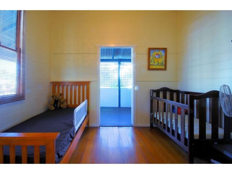 16 Clarendon Street, Hyde Park QLD 4812