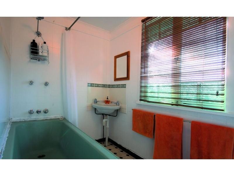 16 Clarendon Street, Hyde Park QLD 4812