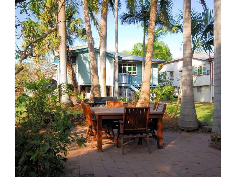 16 Clarendon Street, Hyde Park QLD 4812