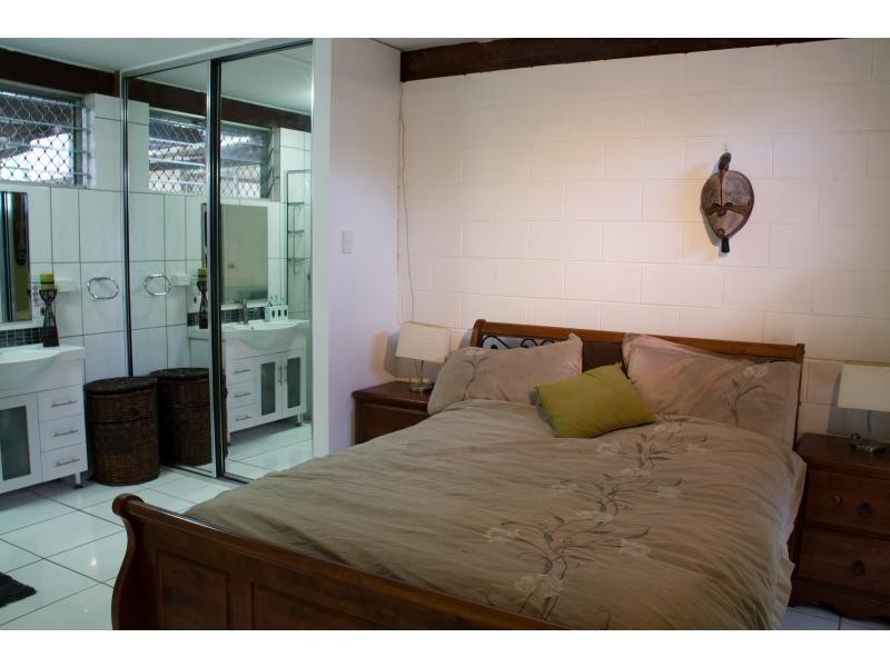 11 Wooral Street, Cranbrook QLD 4814