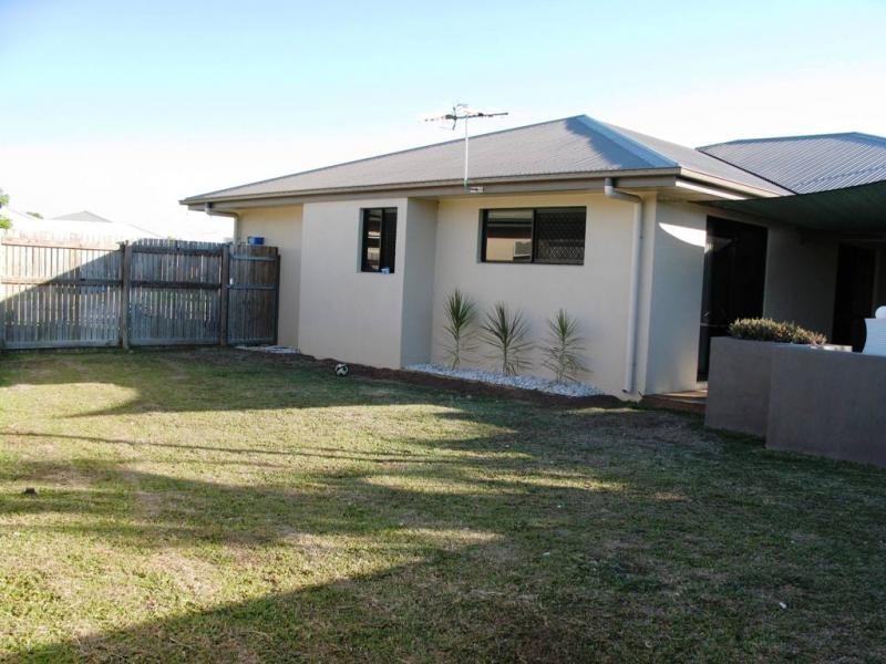 9 Bronte Court, Bushland Beach QLD 4818