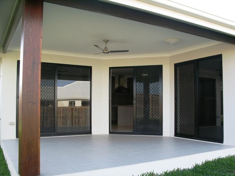 53 Hillock Street, Bushland Beach QLD 4818